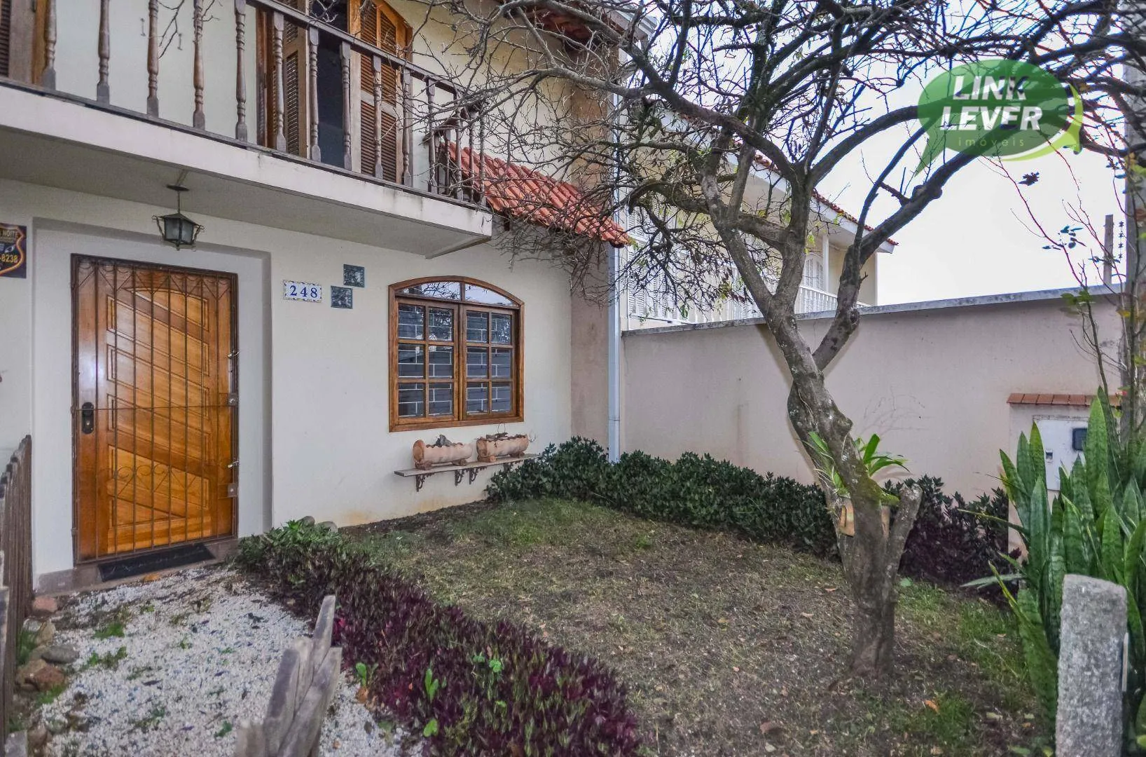 164 m² house with a fireplace and a grill on the balcony — photo 48