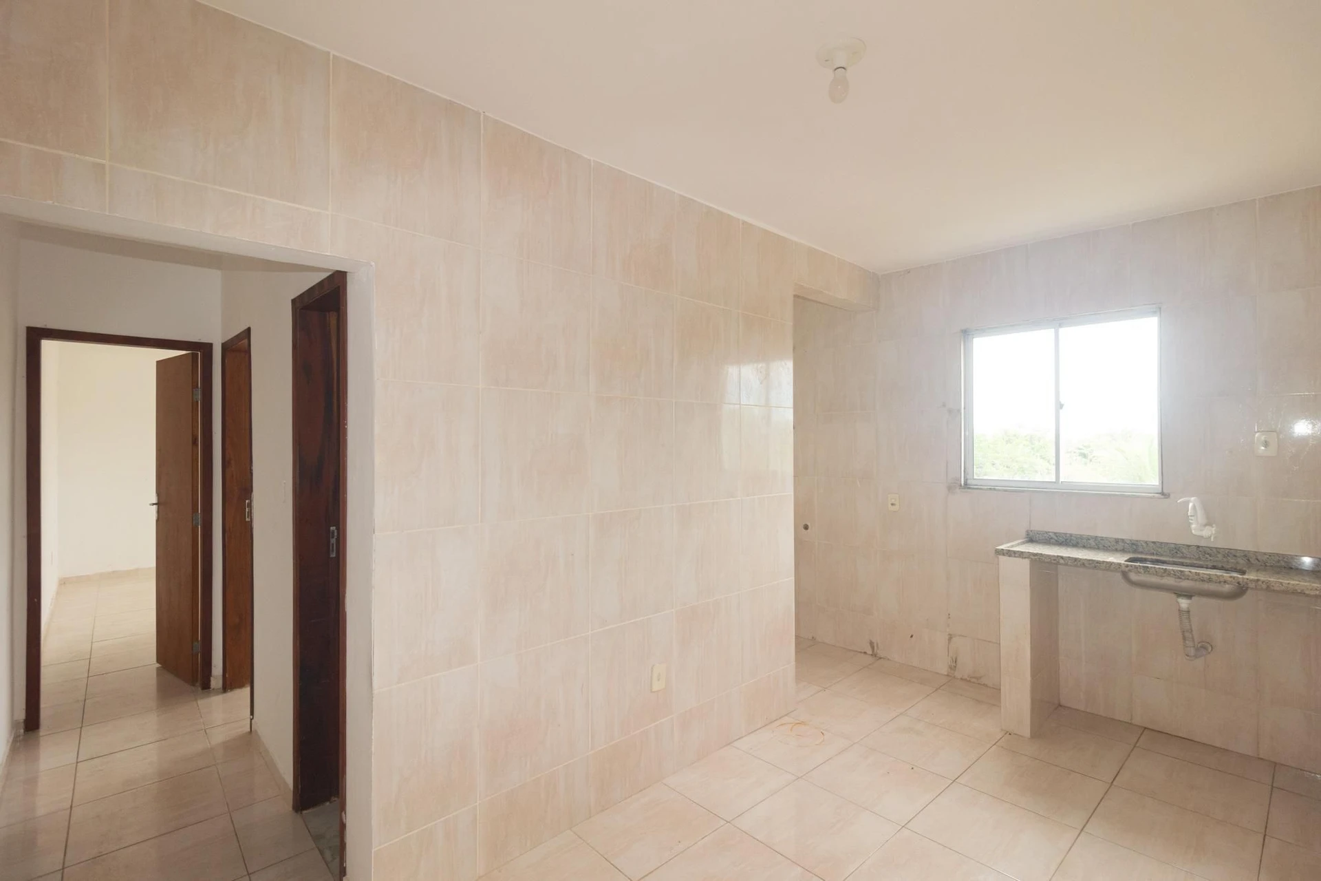 Unfurnished 2-bedroom apartment with 1 bathroom and pets — photo 9