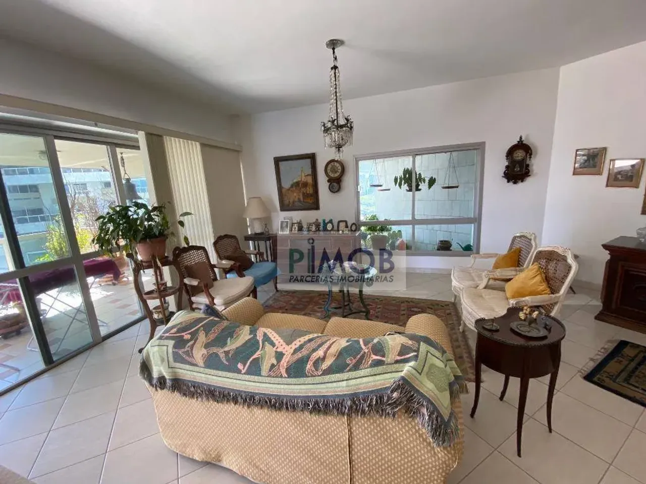 Apartamento com 4 dormitórios e 300 m² com varanda envidraçada — photo 3