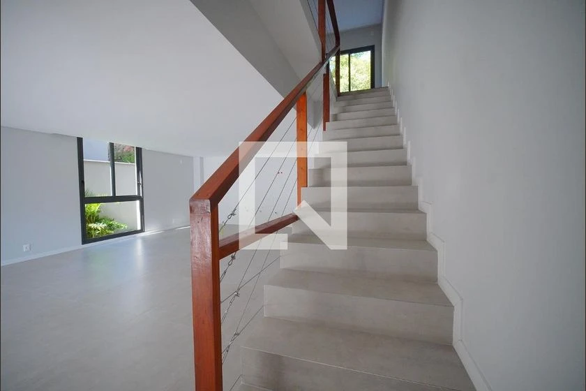 House with 3 en-suite bedrooms and 4 bathrooms, 3 parking — photo 8