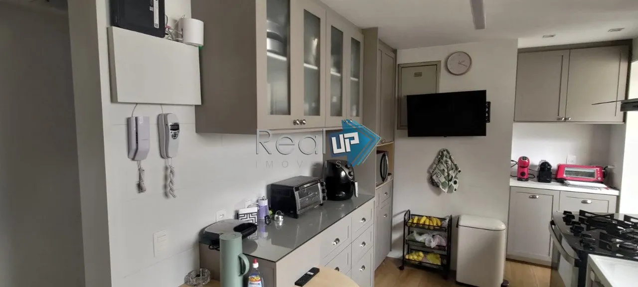 Unfurnished apartment with 3 bedrooms and a glazed balcony — photo 51
