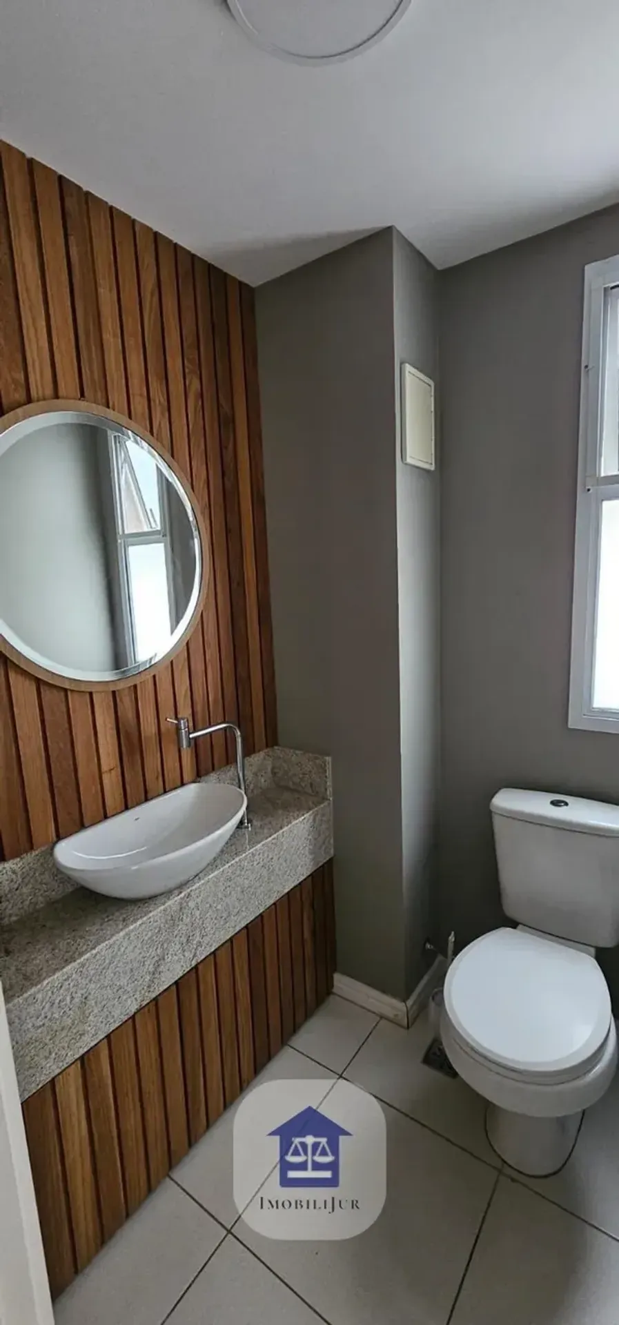 Unfurnished 4-bedroom cover with a gas stove kitchen — photo 22