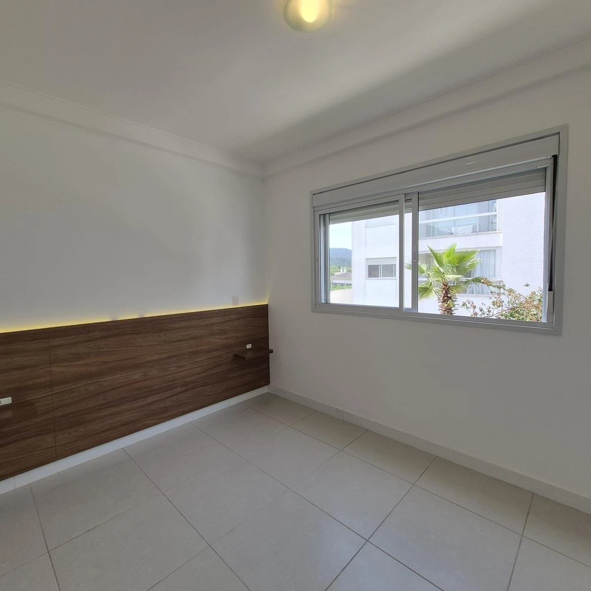 Apartment, 77 m², with floor-to-ceiling windows — photo 2