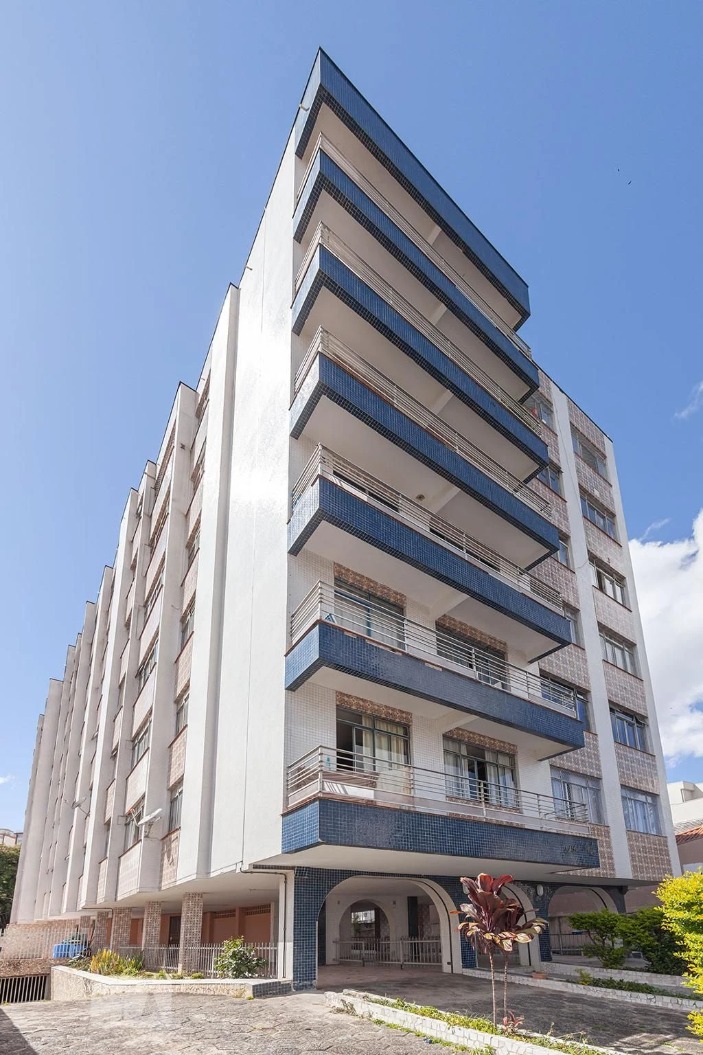 Unfurnished apartment with 3 bedrooms and 1 bathroom