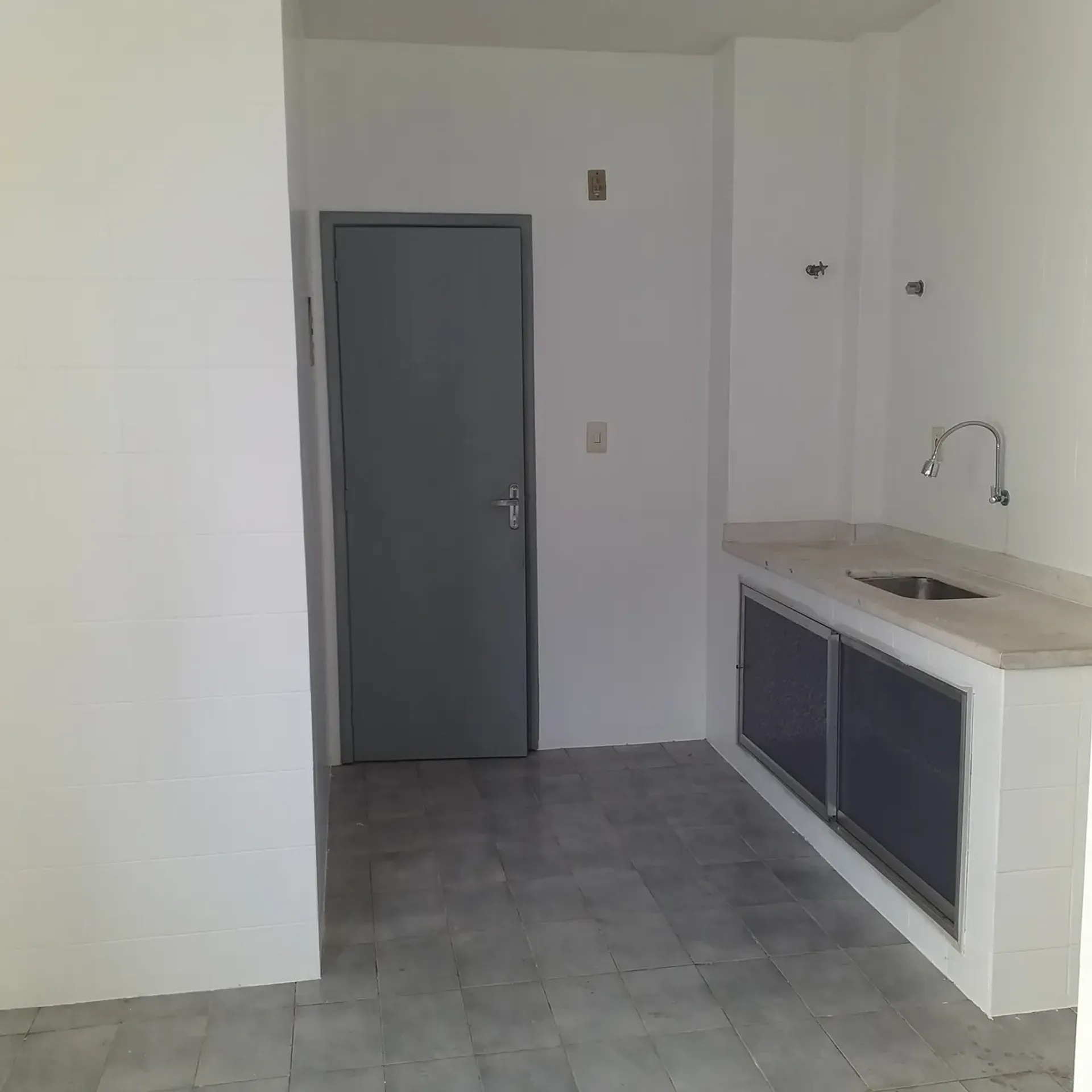 60 m² apartment with 2 bedrooms and a glass shower — photo 25