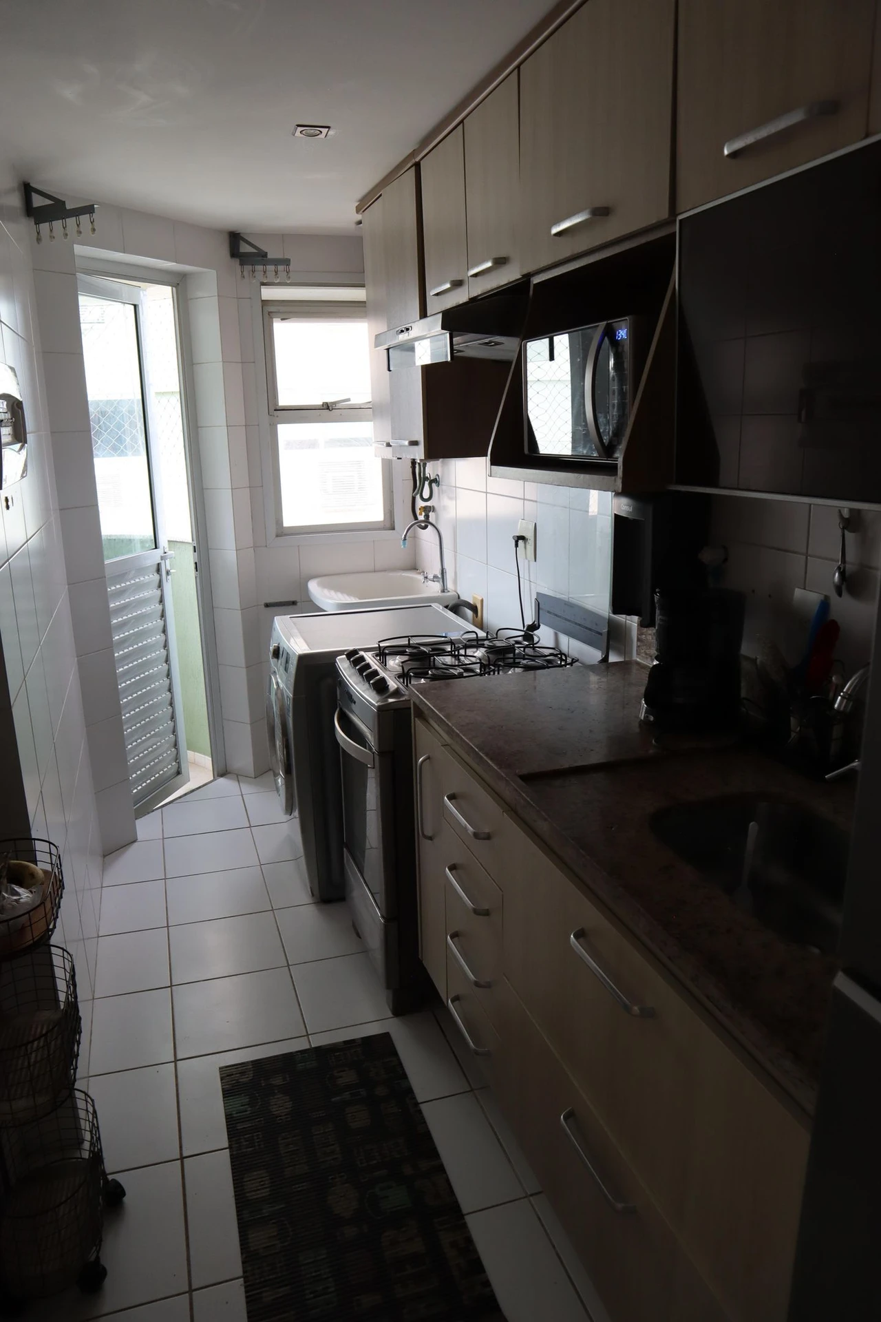 2-bedroom apartment with a mountain view — photo 34