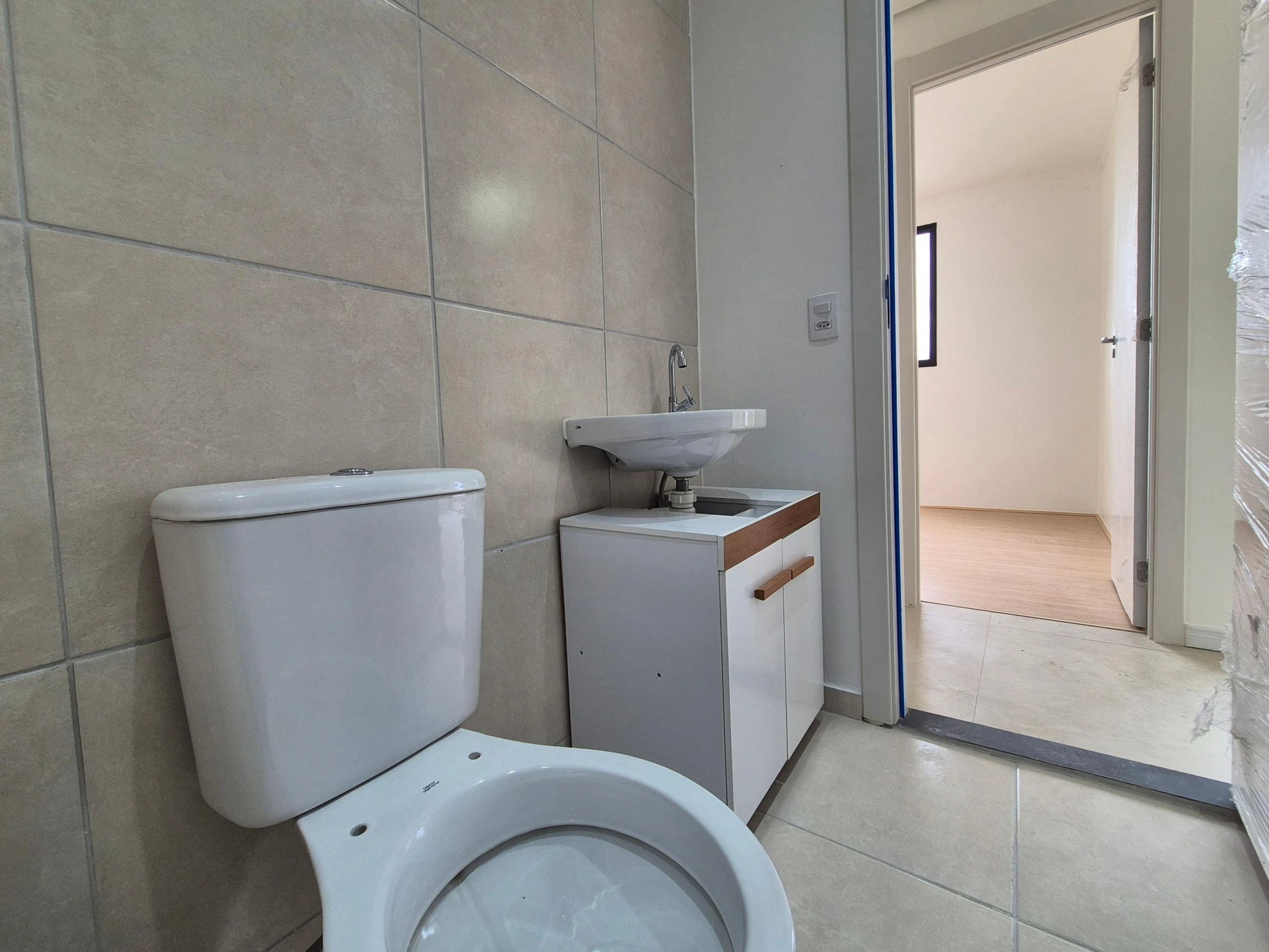 2-bedroom apartment in a building with a gym — photo 39