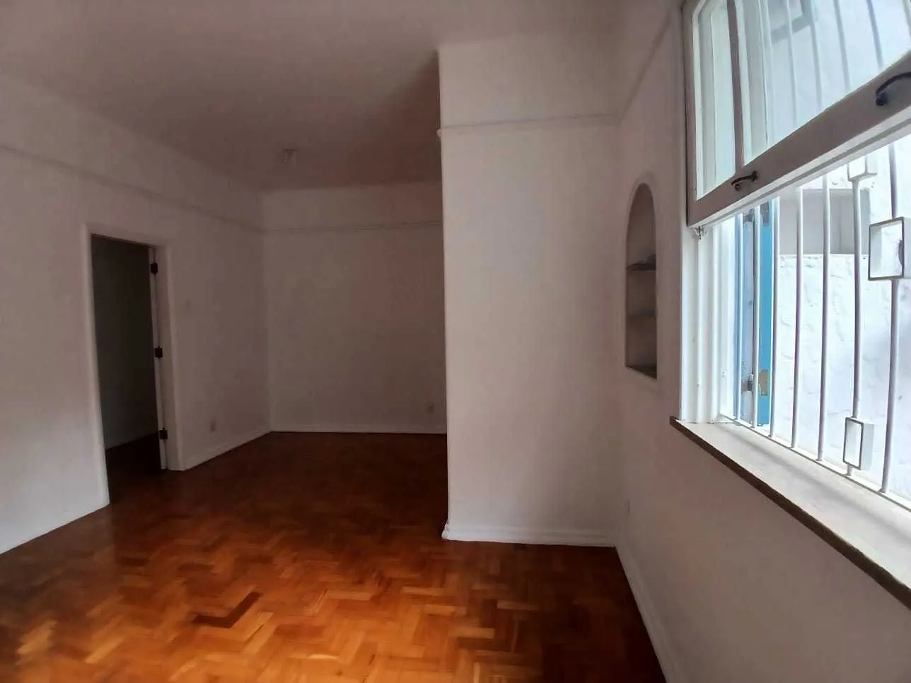 Apartment, 113 m², with wood or laminate floors — photo 8