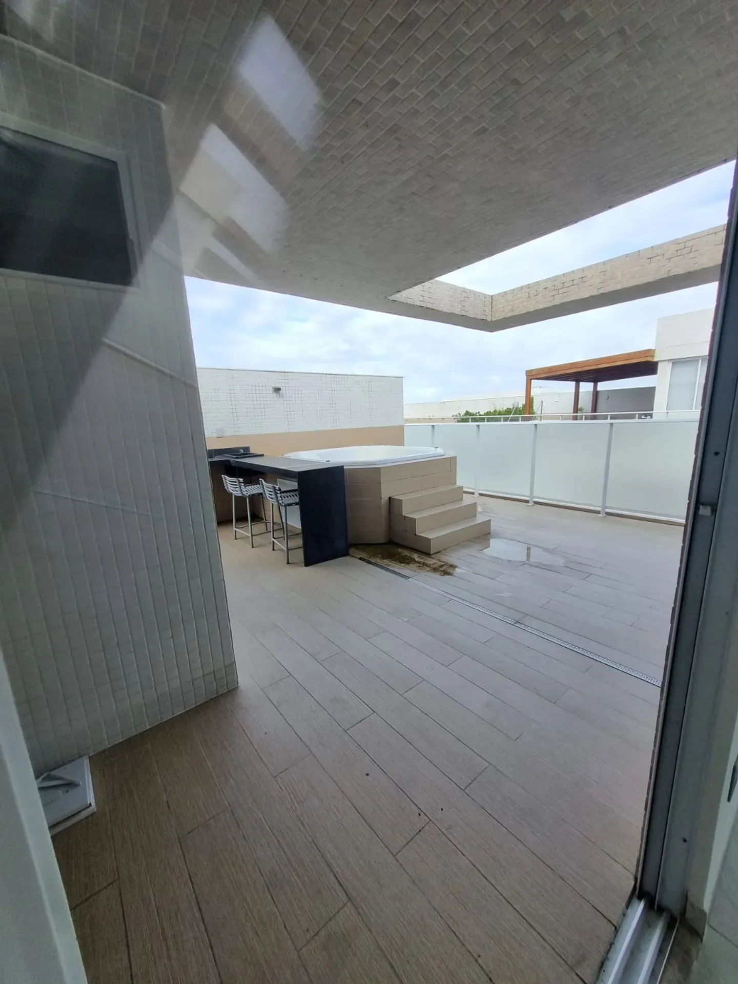 Apartment on the 5th floor with a grill on the balcony — photo 2