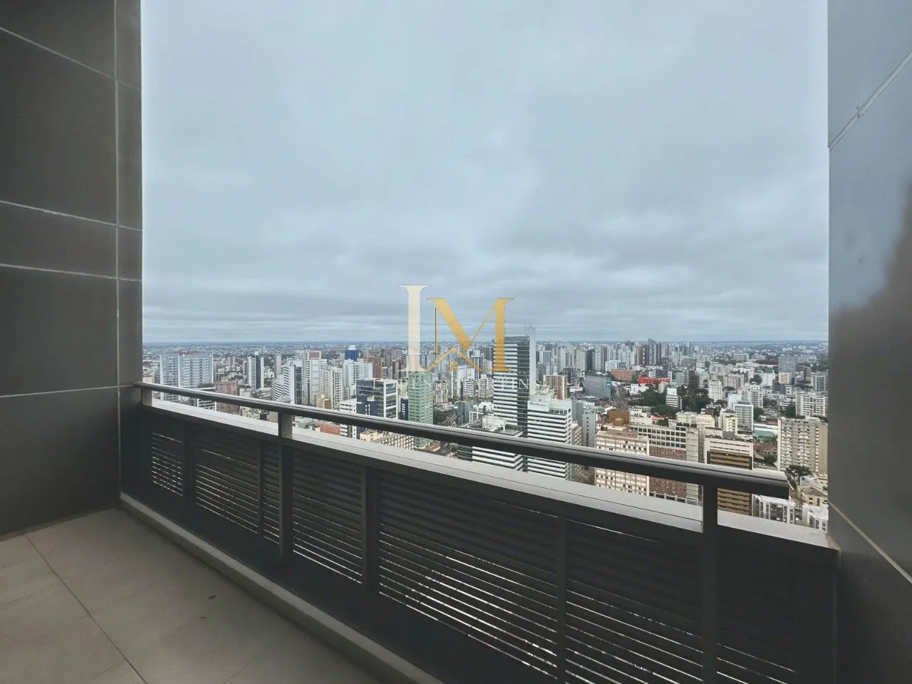 One-bedroom apartment in a building with a gym — photo 34