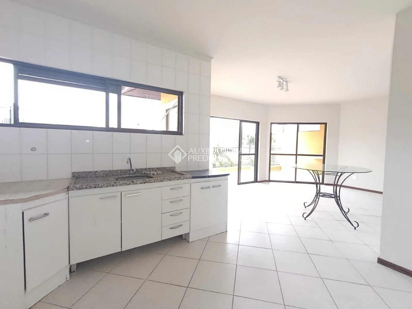 Ático con 3 habitaciones y cocina cerrada — photo 2