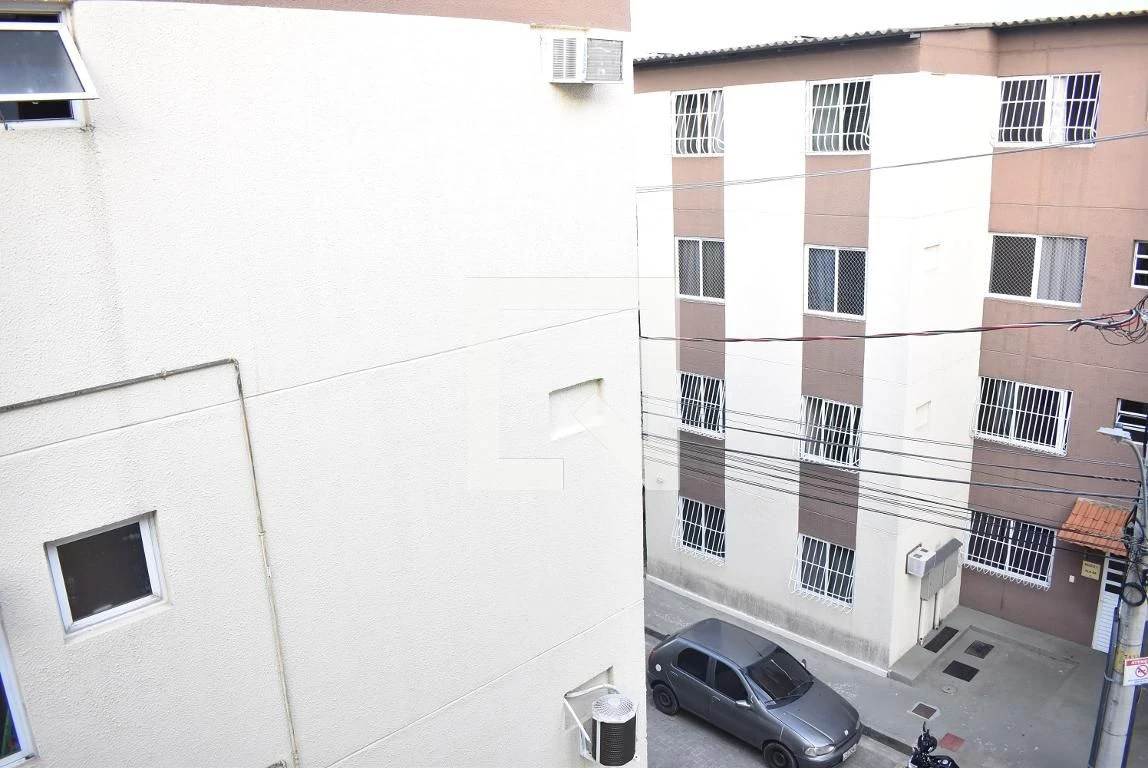2-bedroom apartment in a building with a pool — photo 41
