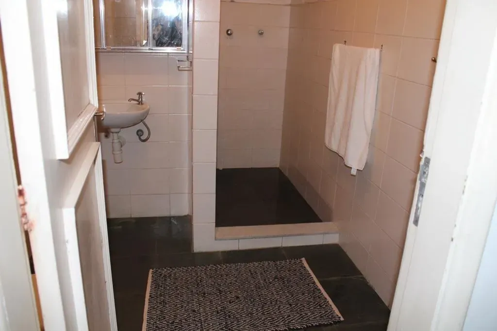 Apartamento mobiliado de 55 m² com 3 quartos e mesa — photo 9