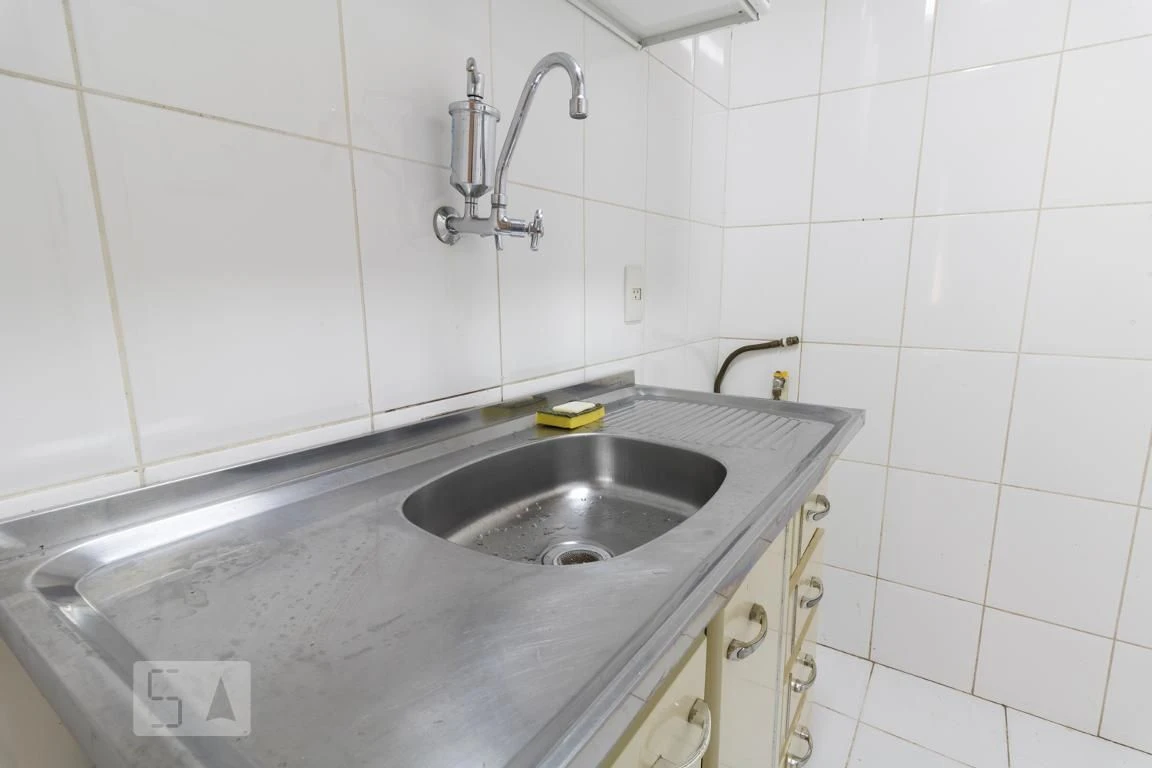 Studio sem mobília com 1 quarto e 1 banheiro