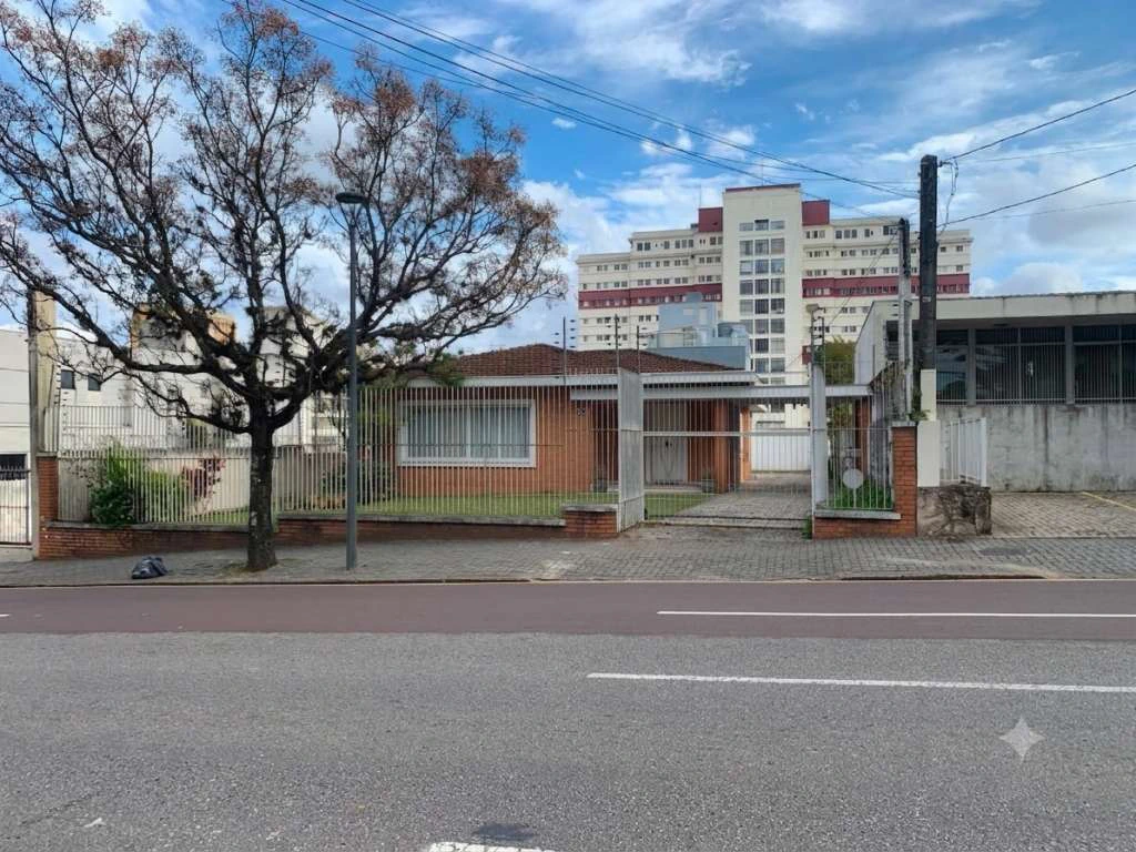 Rental house with 3 bedrooms and 962 m² of space — photo 2