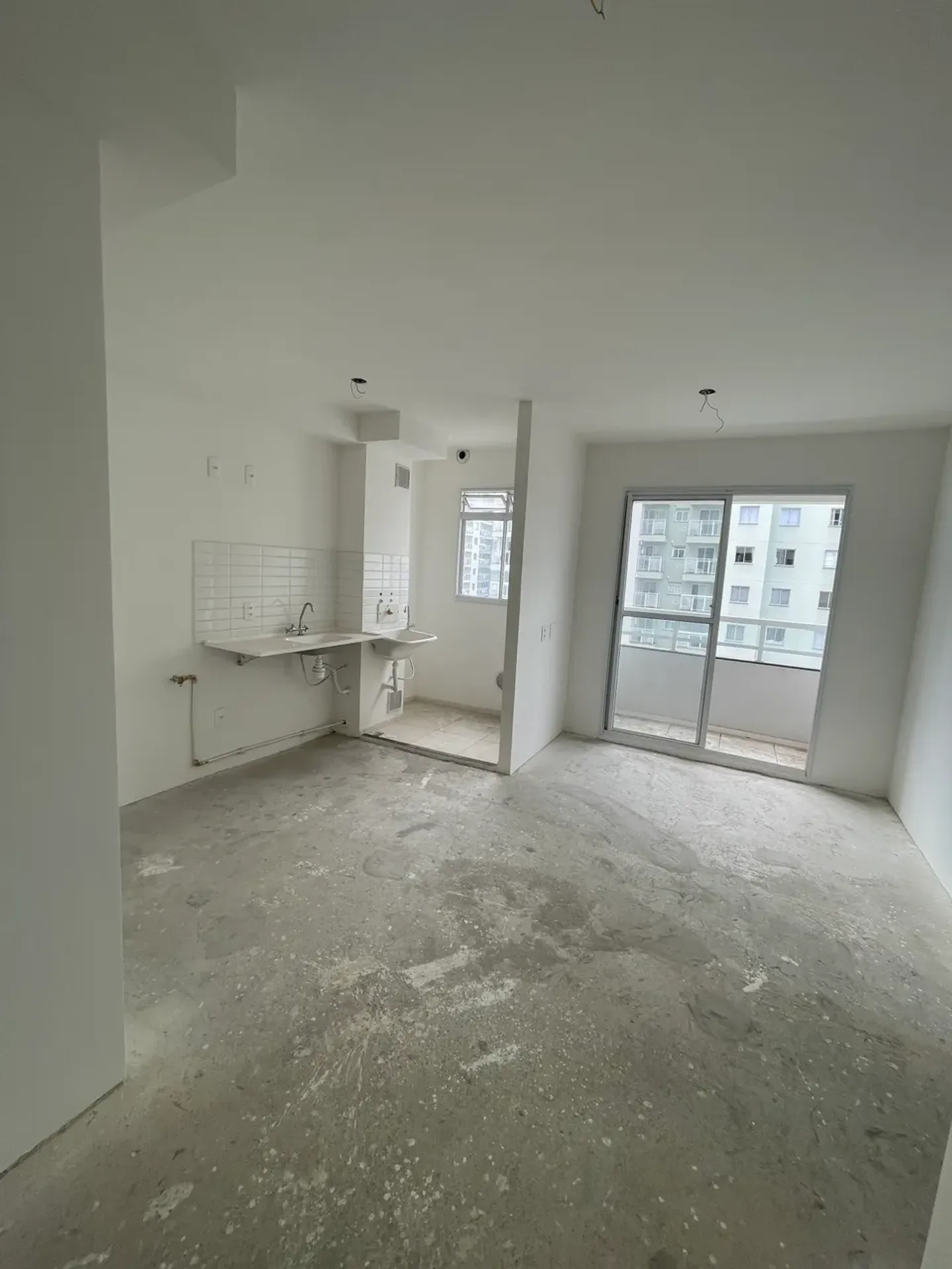 Apartamento de 2 quartos com piso de madeira ou laminado — photo 15