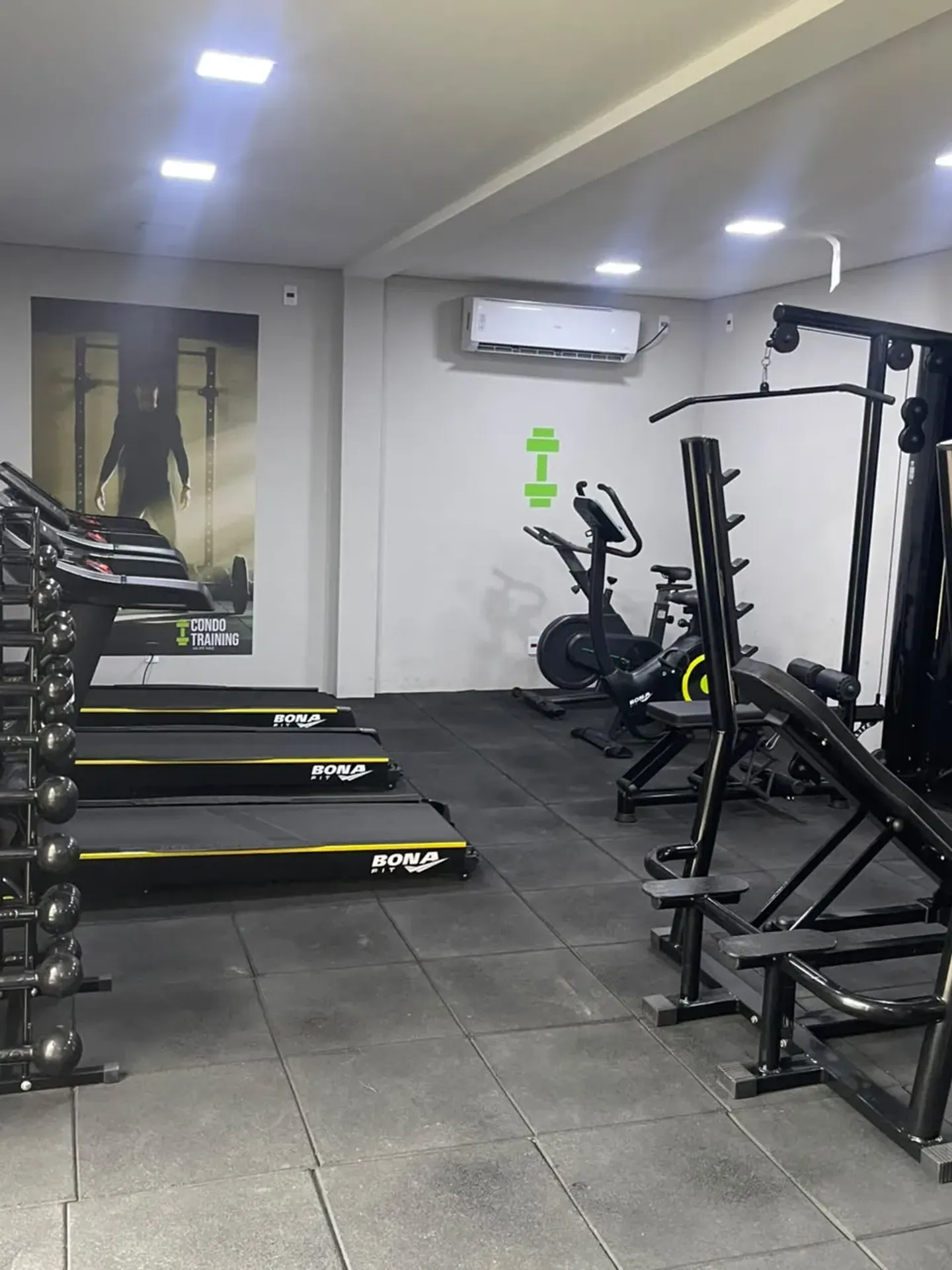 2-bedroom apartment in a building with a gym — photo 5
