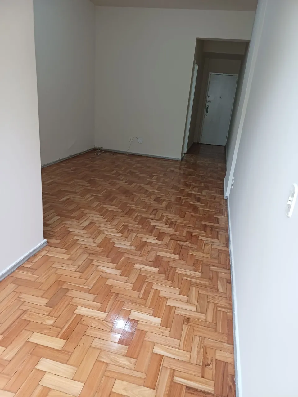 3-bedroom apartment with laundry area and 2 bathrooms — photo 9