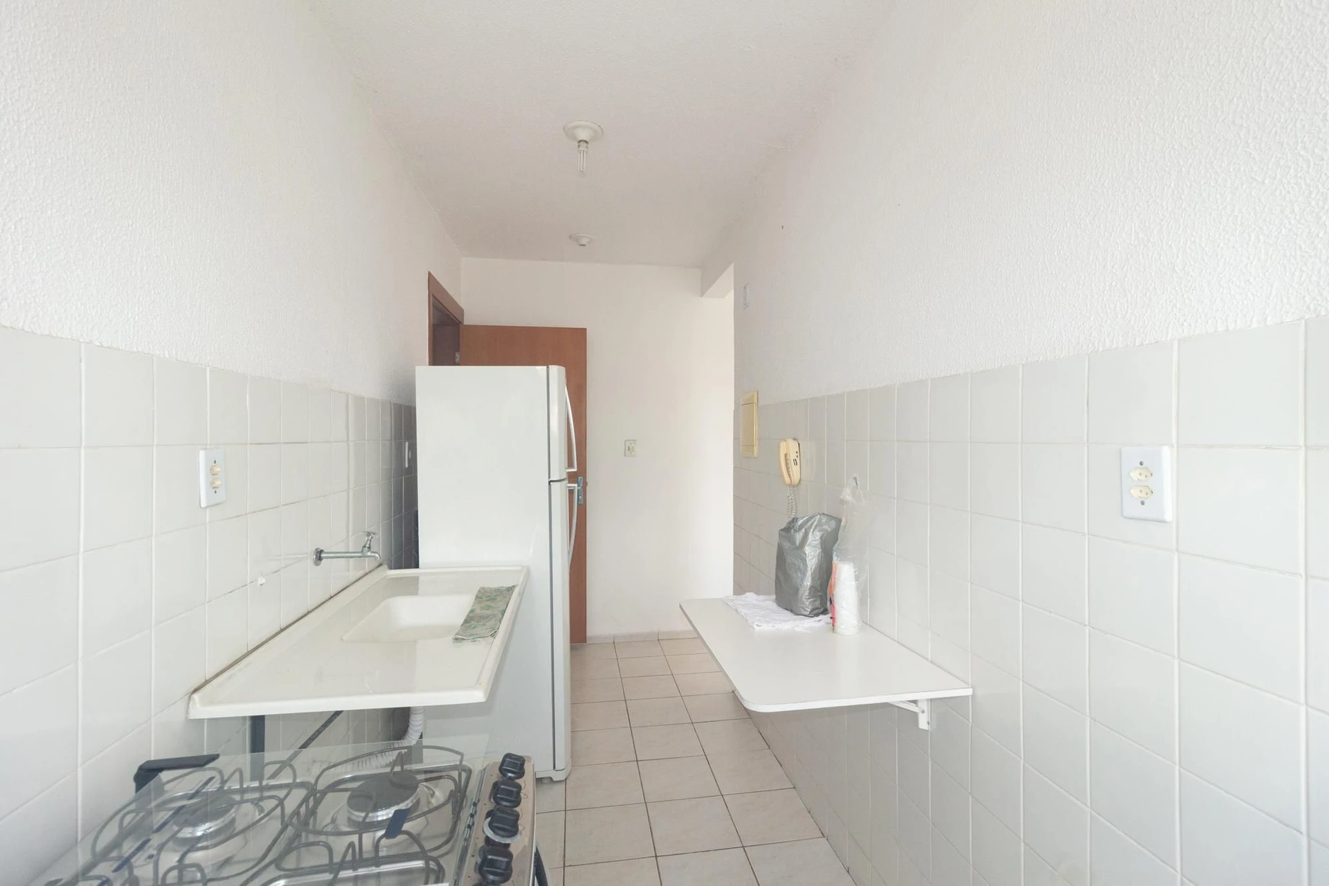 2-bedroom apartment with a closed kitchen and gas stove — photo 7
