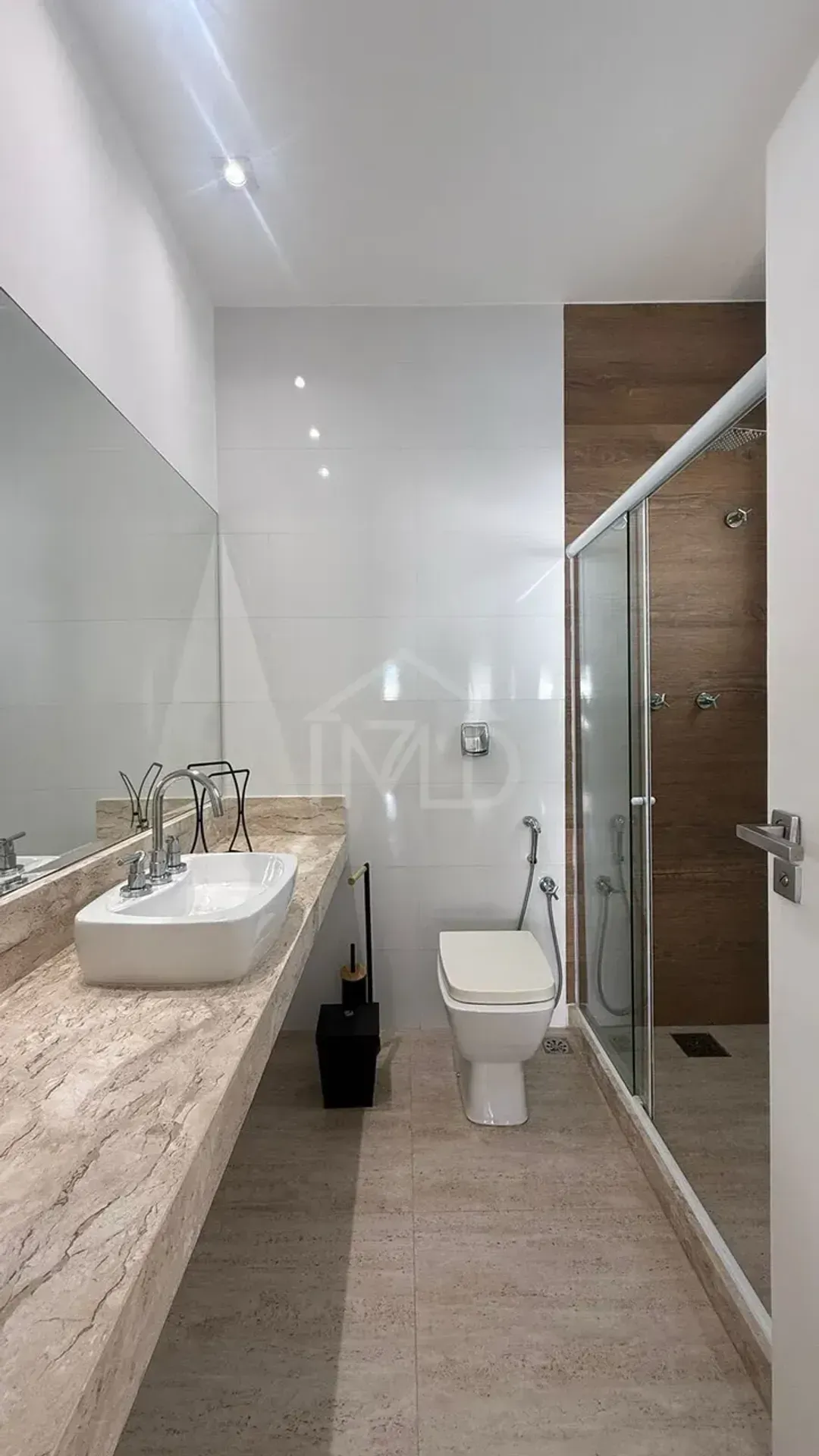 Furnished house with 5 bedrooms and 5 baths, 385 m² — photo 22