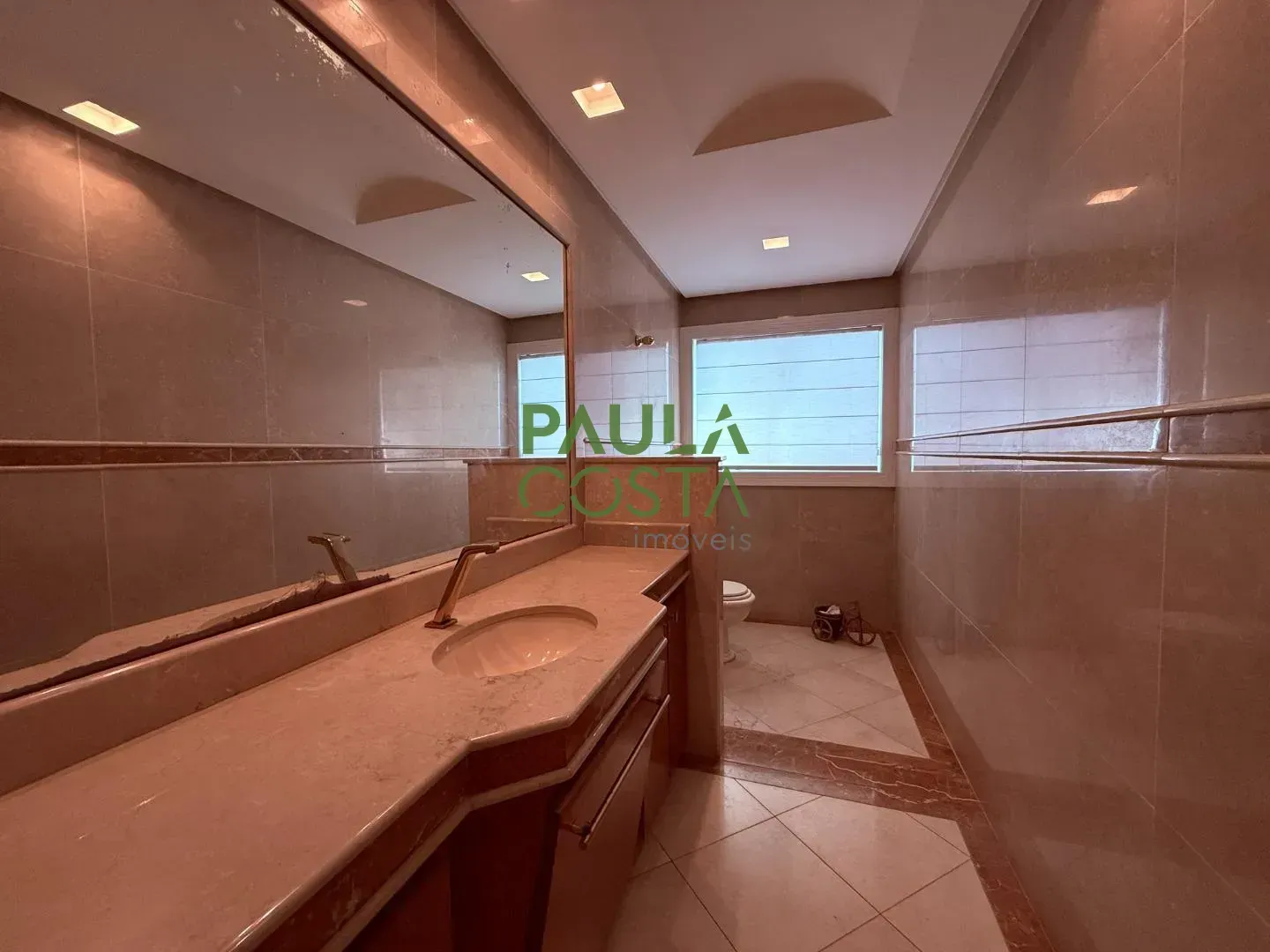 Casa mobiliada com 5 quartos e 5 vagas, 984 m² — photo 13
