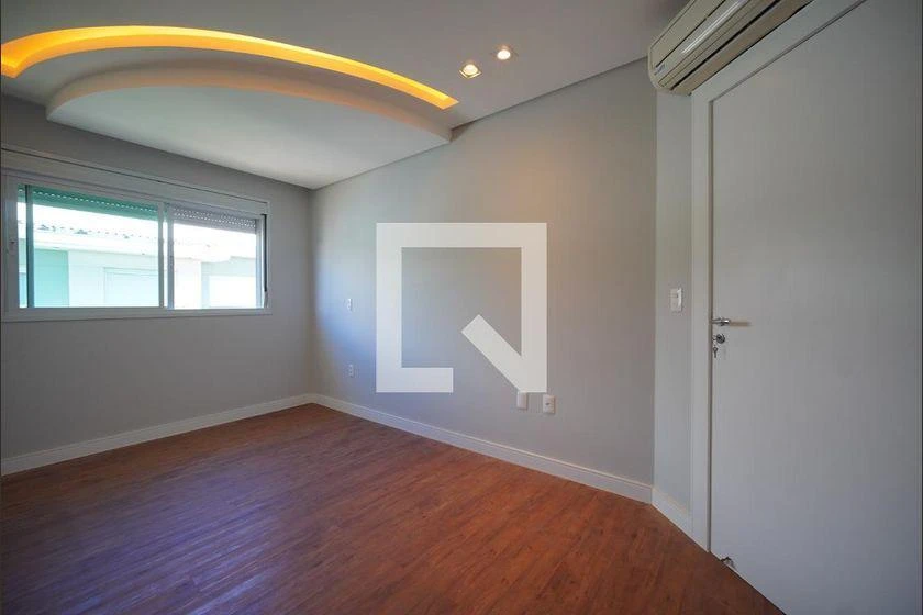 Apartment, 205 m², with a glass-enclosed balcony — photo 4