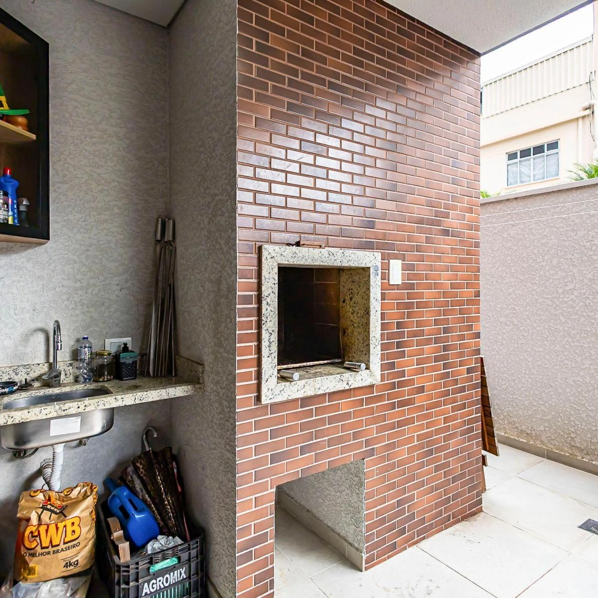 3-bedroom apartment with a grill on the balcony in Curitiba — photo 40