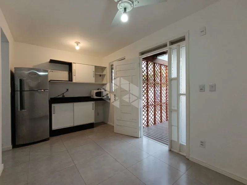 Furnished 1-bedroom house with open-plan kitchen — photo 2