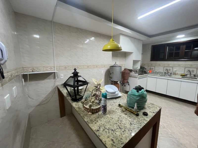 Balcony with a grill in a 4-bedroom house, 420 m² — photo 5