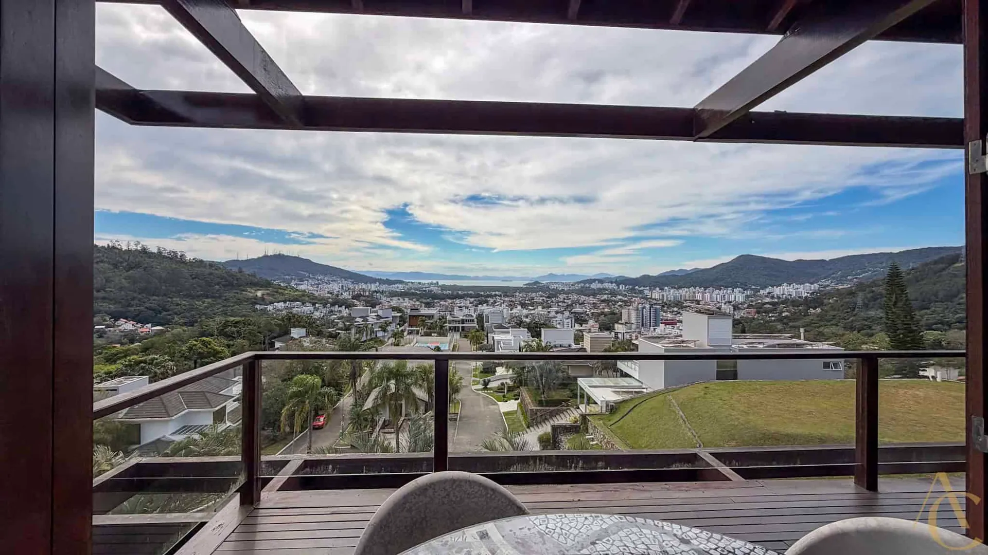 Furnished house, 689 m², with a grill on the balcony — photo 26