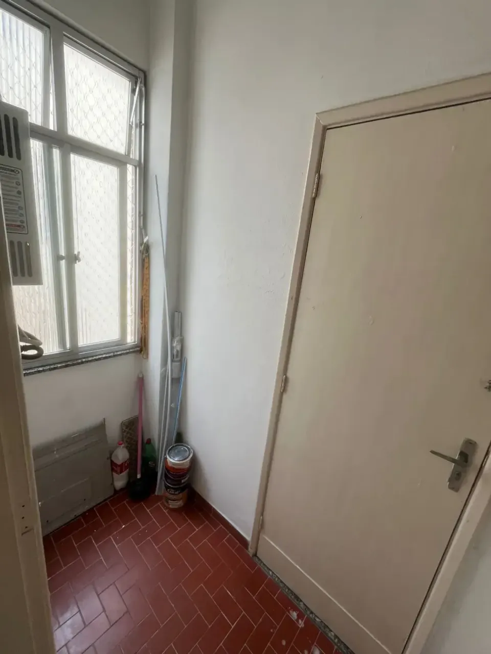 2-bedroom apartment with a glass-enclosed shower — photo 2