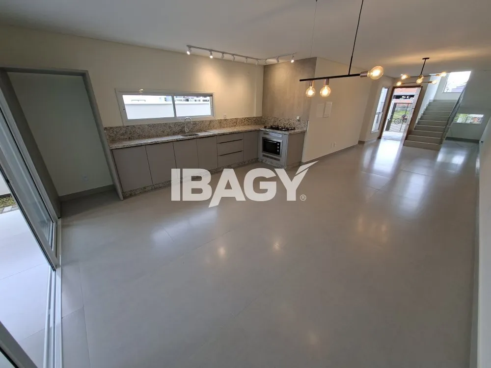 House with 3 en-suite bedrooms and 2 parking spots — photo 2