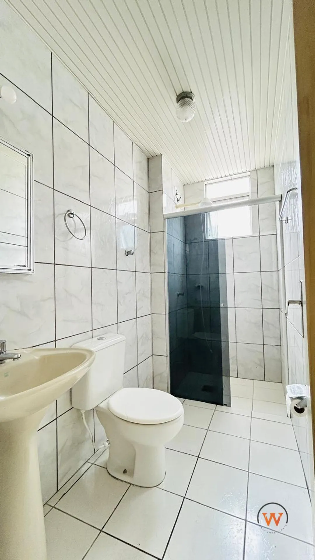 3-bedroom apartment with a separate kitchen and pets — photo 15