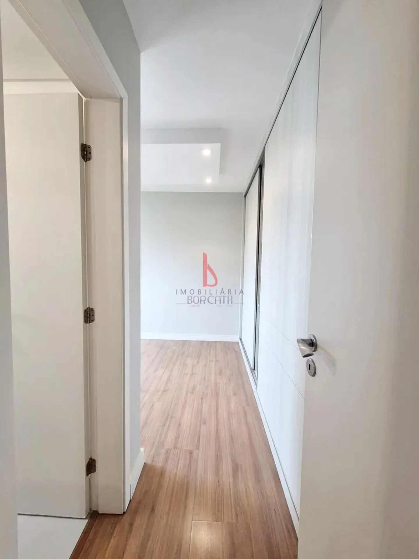 One-bedroom apartment in a building with a sauna — photo 22