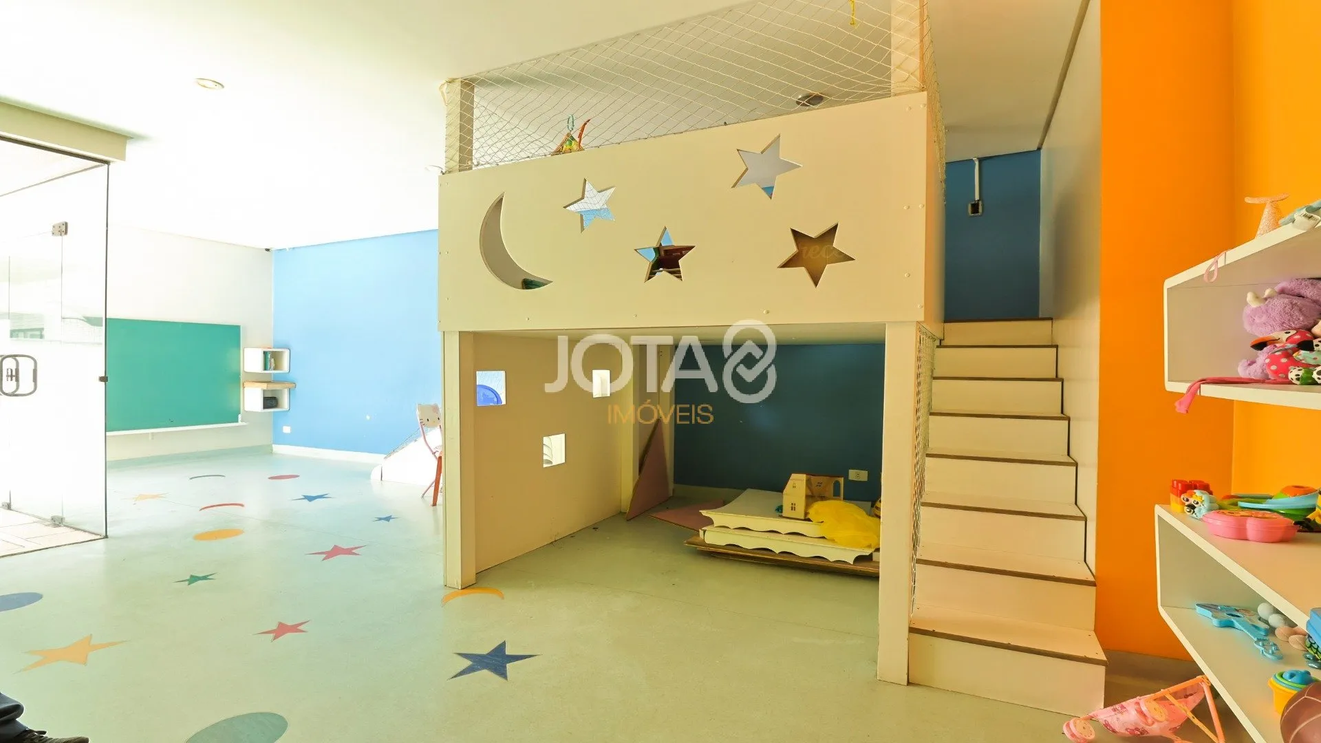 112 m² apartment with 3 bedrooms and a balcony — photo 20