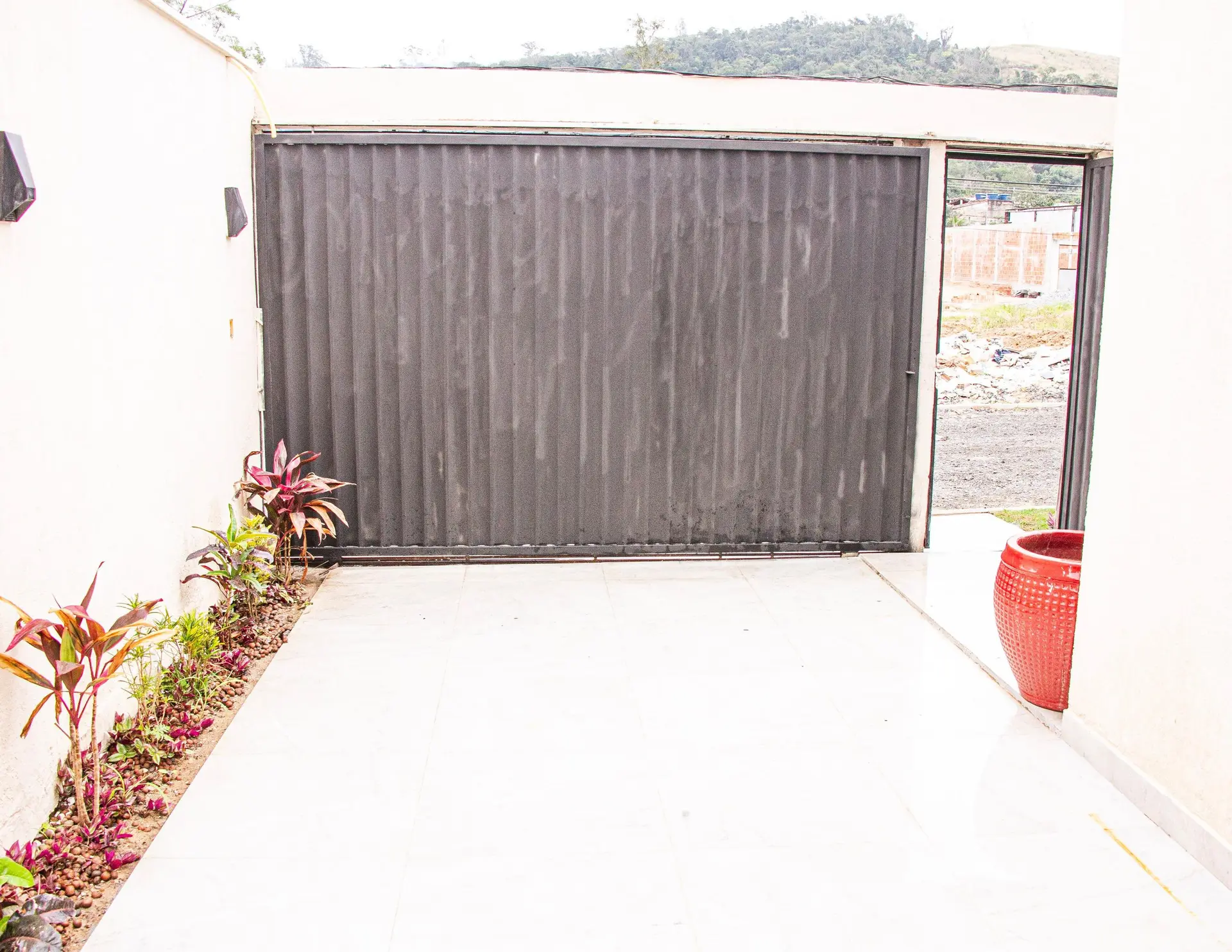 4-bedroom house with an open-plan kitchen and fridge — photo 13