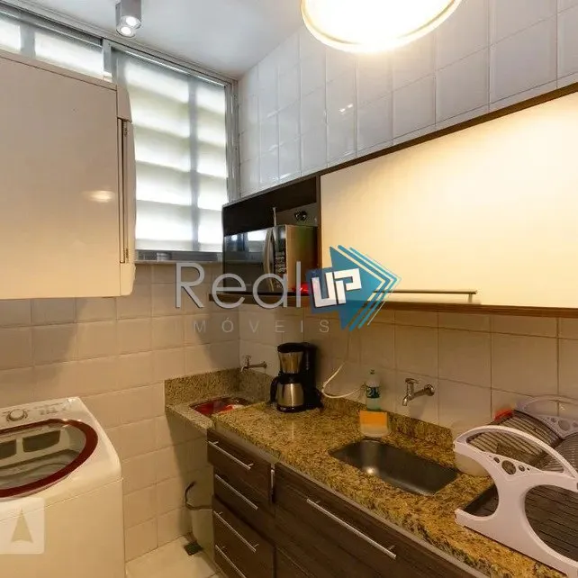 One-bedroom apartment with a washing machine — photo 14