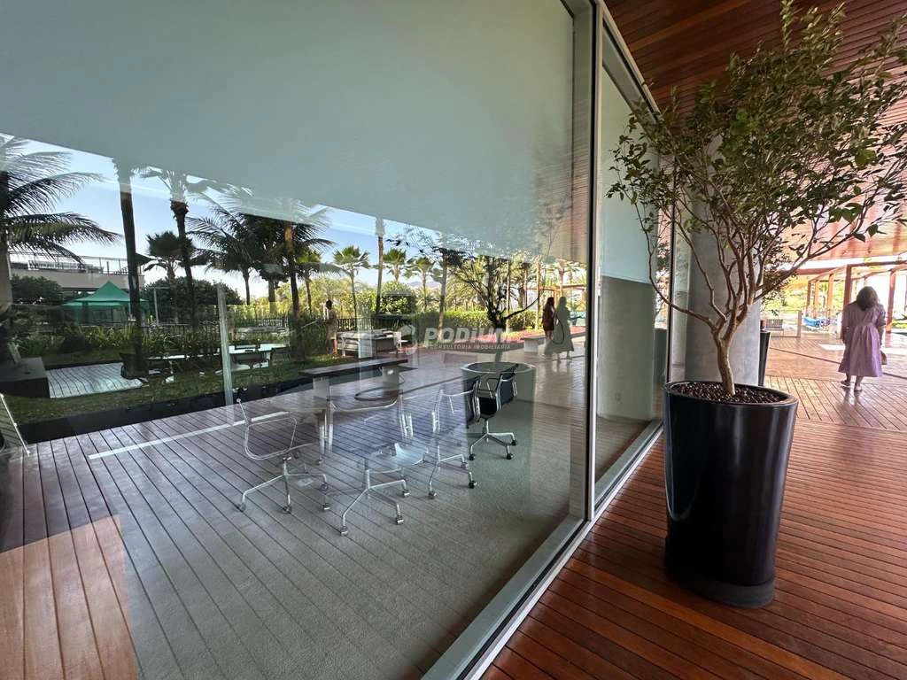 Furnished 64 m² apartment with 1 en-suite and 2 parking spots — photo 11