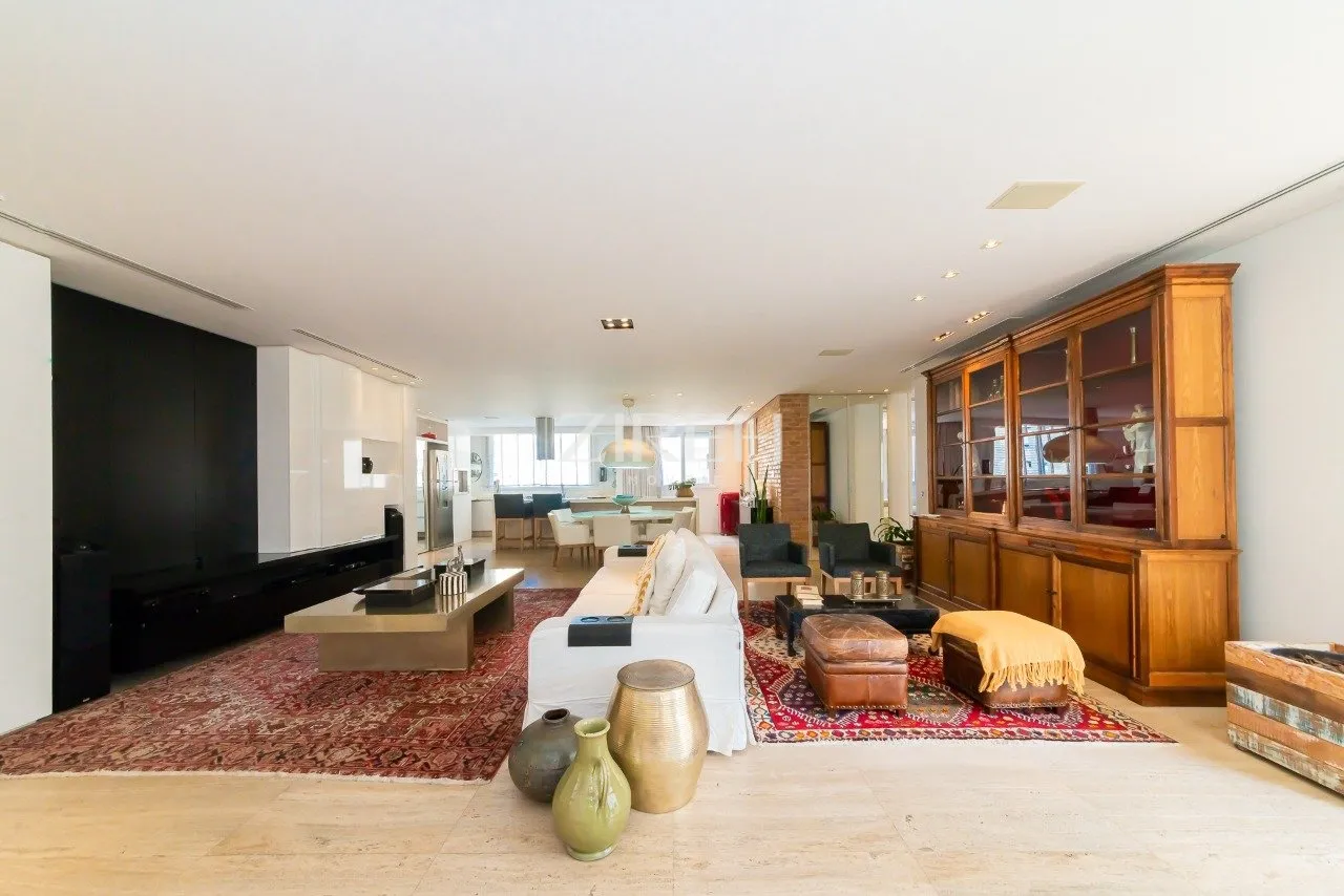3-bedroom apartment with a home office