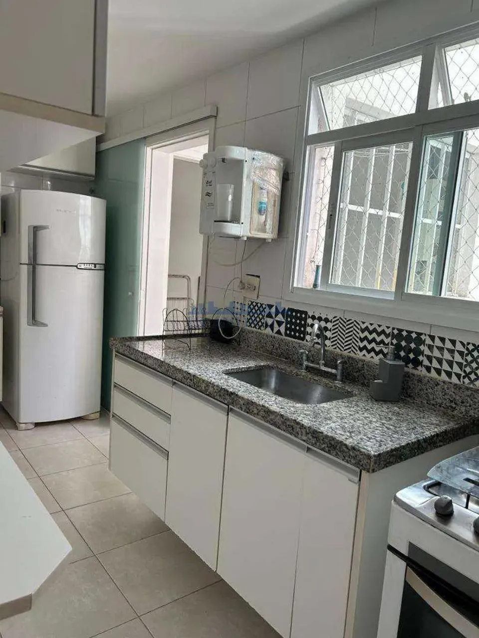 Apartamento mobiliado com 2 quartos e varanda — photo 2