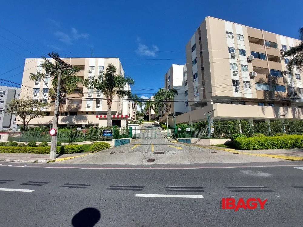 Apartamento amueblado con 3 dormitorios, 117 m² y 2 baños — photo 12