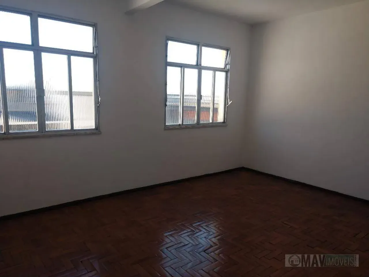 1-bedroom apartment with a laundry area — photo 5