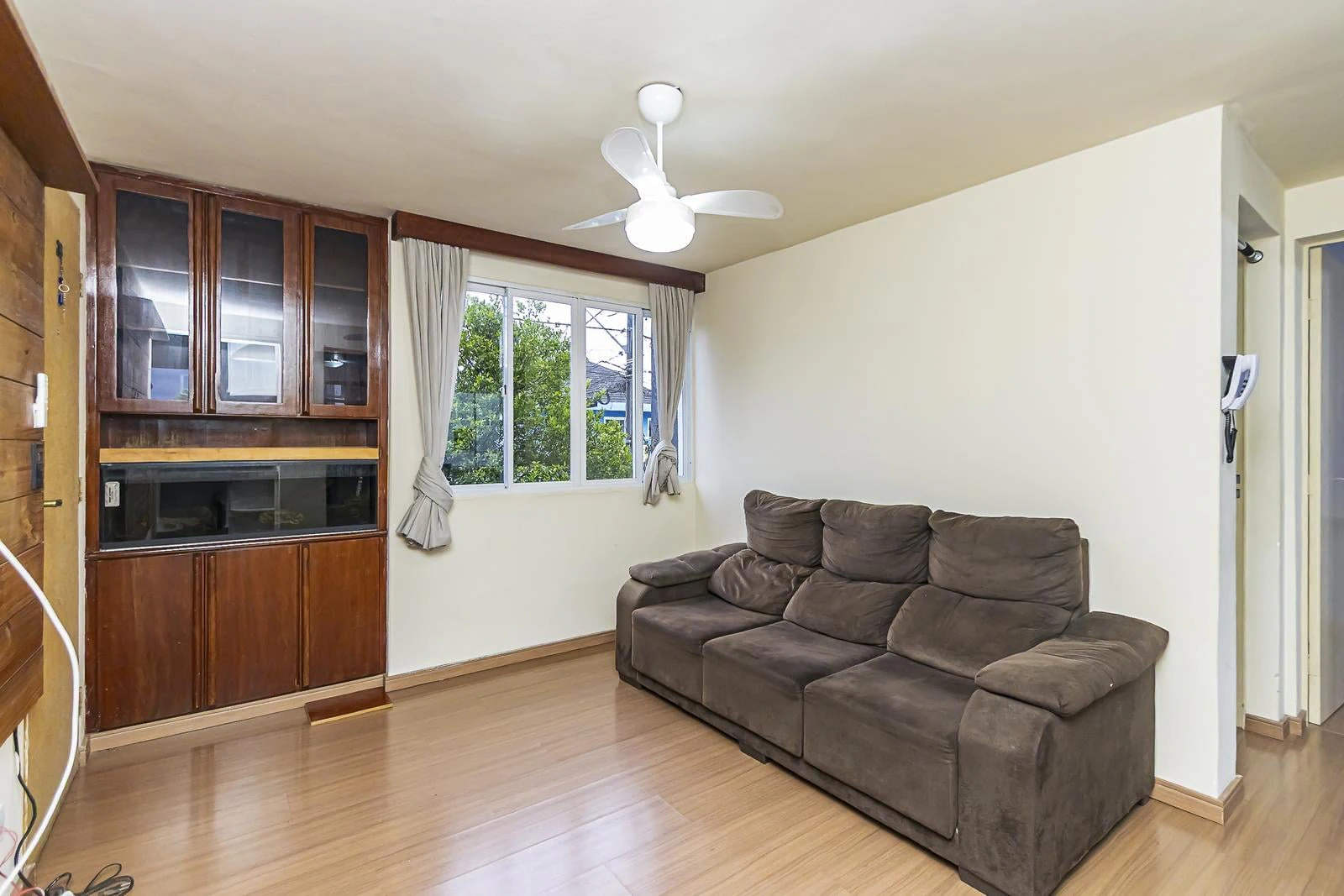 2-bedroom apartment with wood or laminate floors — photo 7