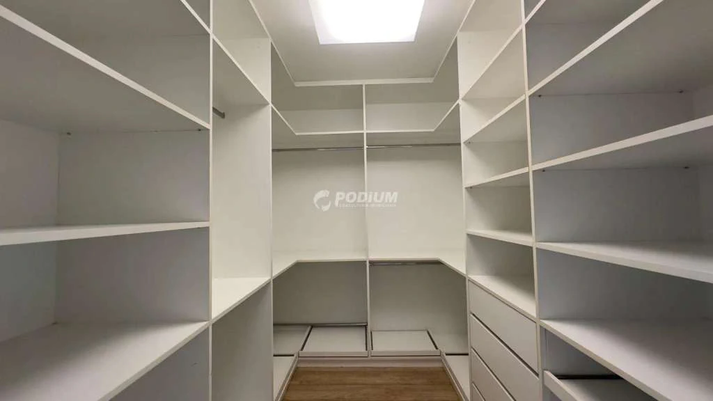 Apartment with 4 en-suite bedrooms and 260 m² plus balcony — photo 16