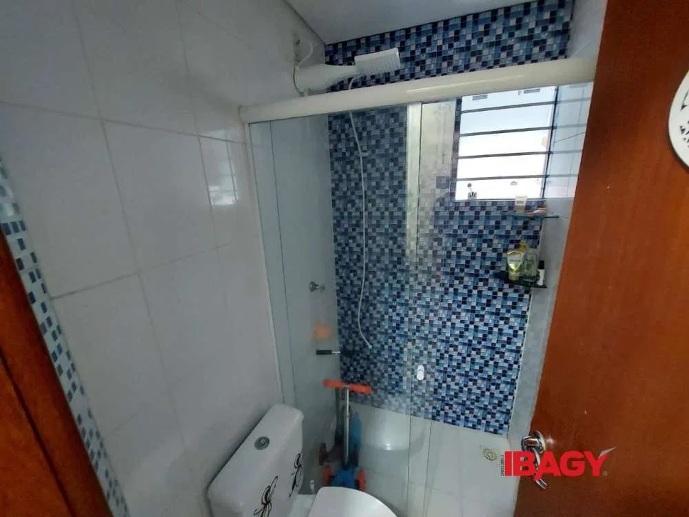 2-bedroom house with a washing machine — photo 12