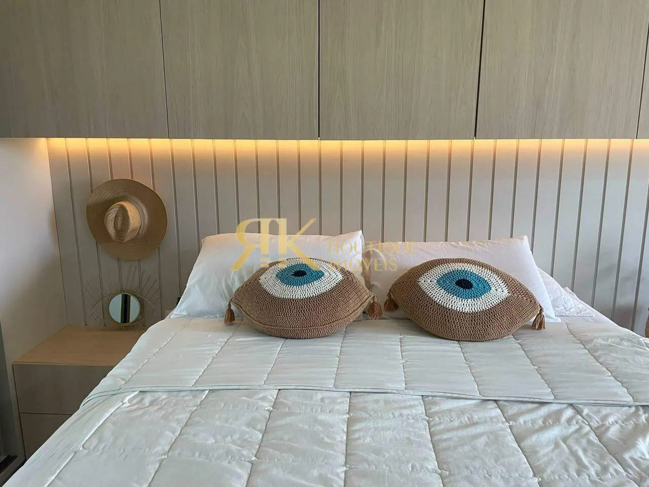 42 m² studio with a washing machine and a home office — photo 4