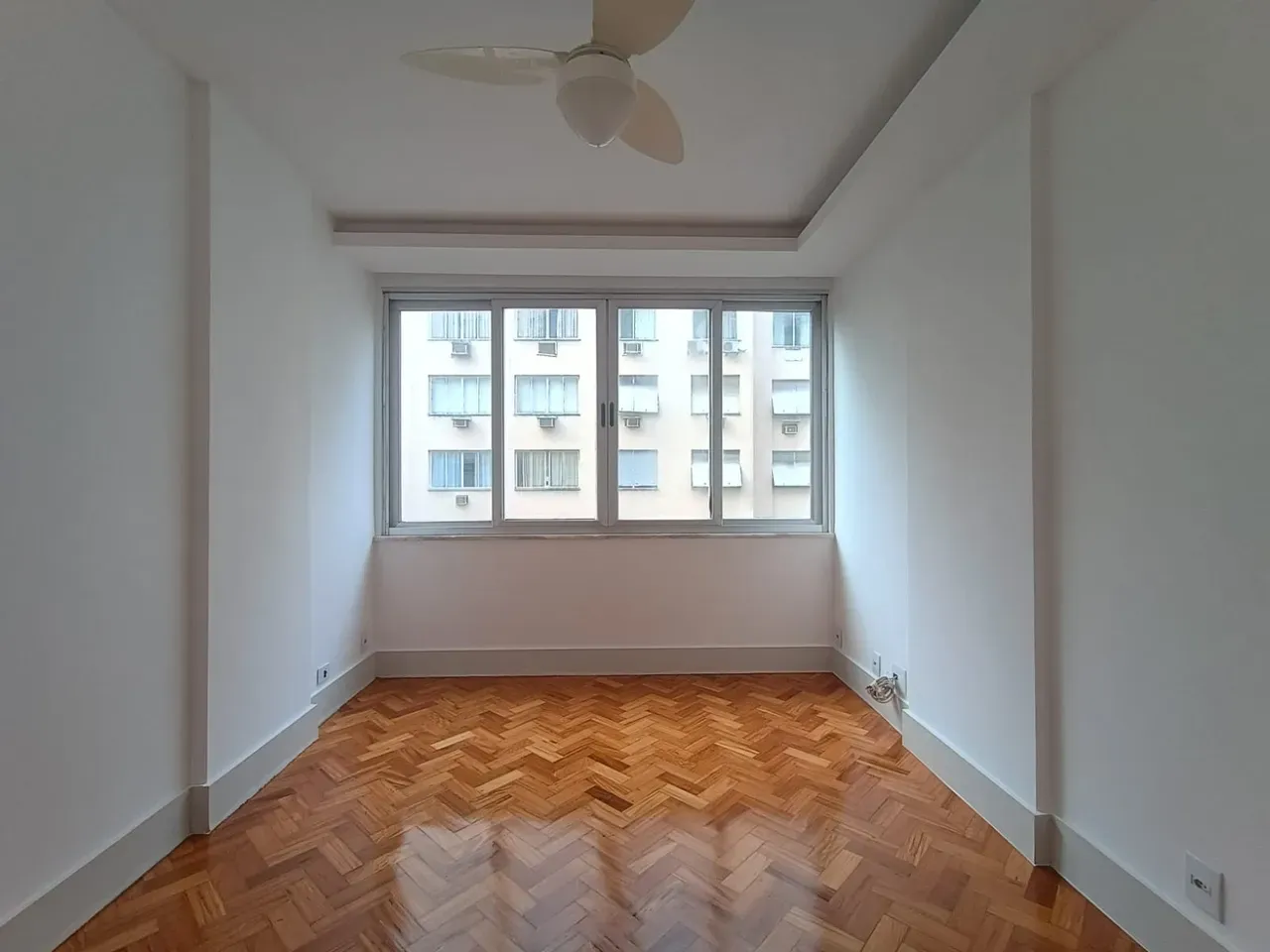 Apartment on the 6th floor with wood or laminate floors — photo 10