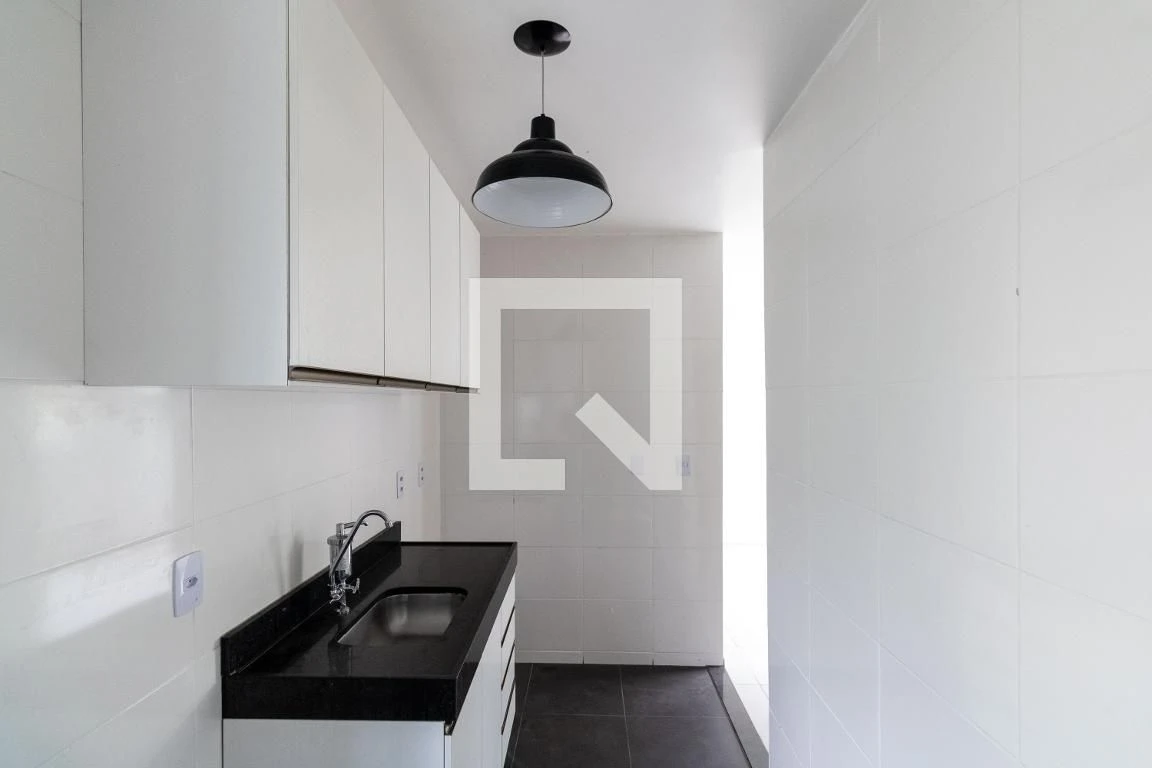 Apartamento com 2 quartos e cozinha separada
