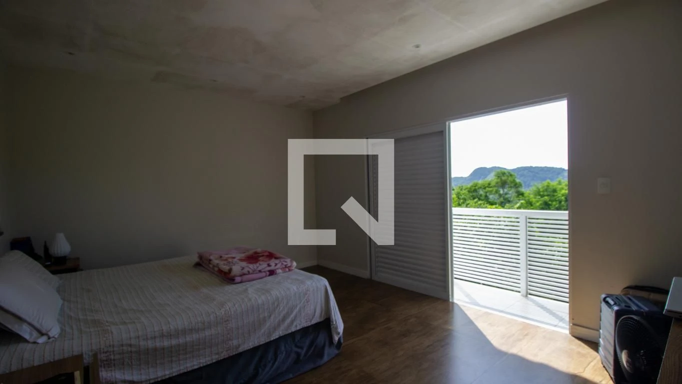 Furnished house with 5 bedrooms and 6 parking spaces — photo 19