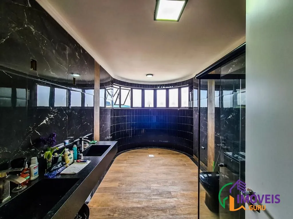 Condominium house with 5 bedrooms and 258 m² — photo 26